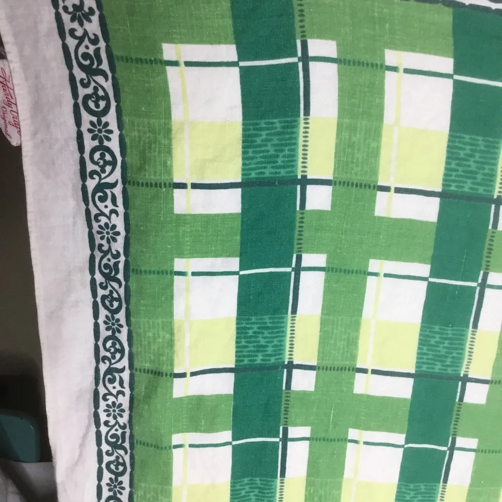 Hardy Craft 49 x 52” Green Plaid Floral Edge Table Linen Cloth Printed Beige VTG